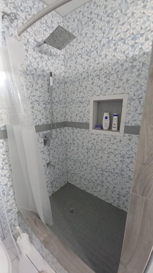 Cozy Vacation Retreat With Free Parking Apartment Roseau Ngoại thất bức ảnh