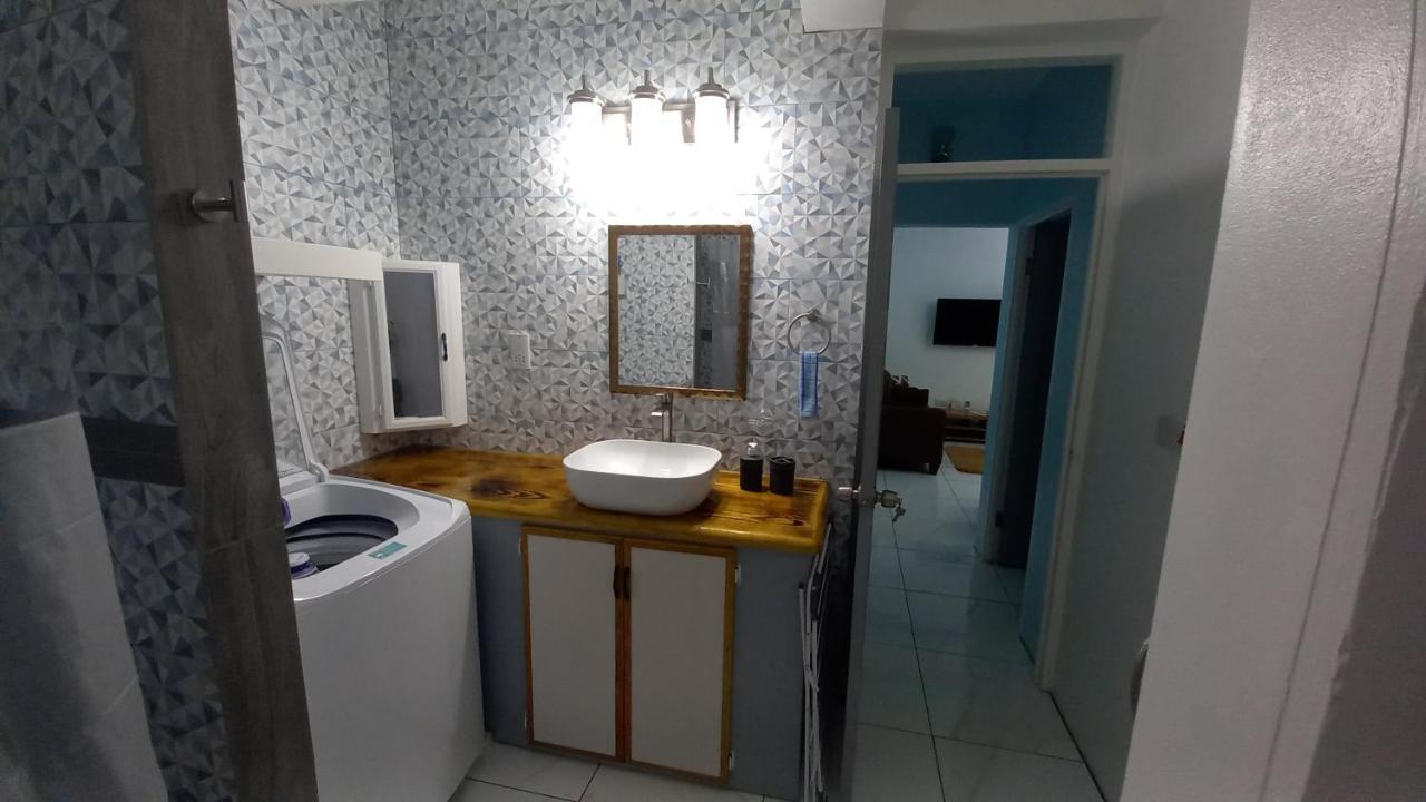 Cozy Vacation Retreat With Free Parking Apartment Roseau Ngoại thất bức ảnh